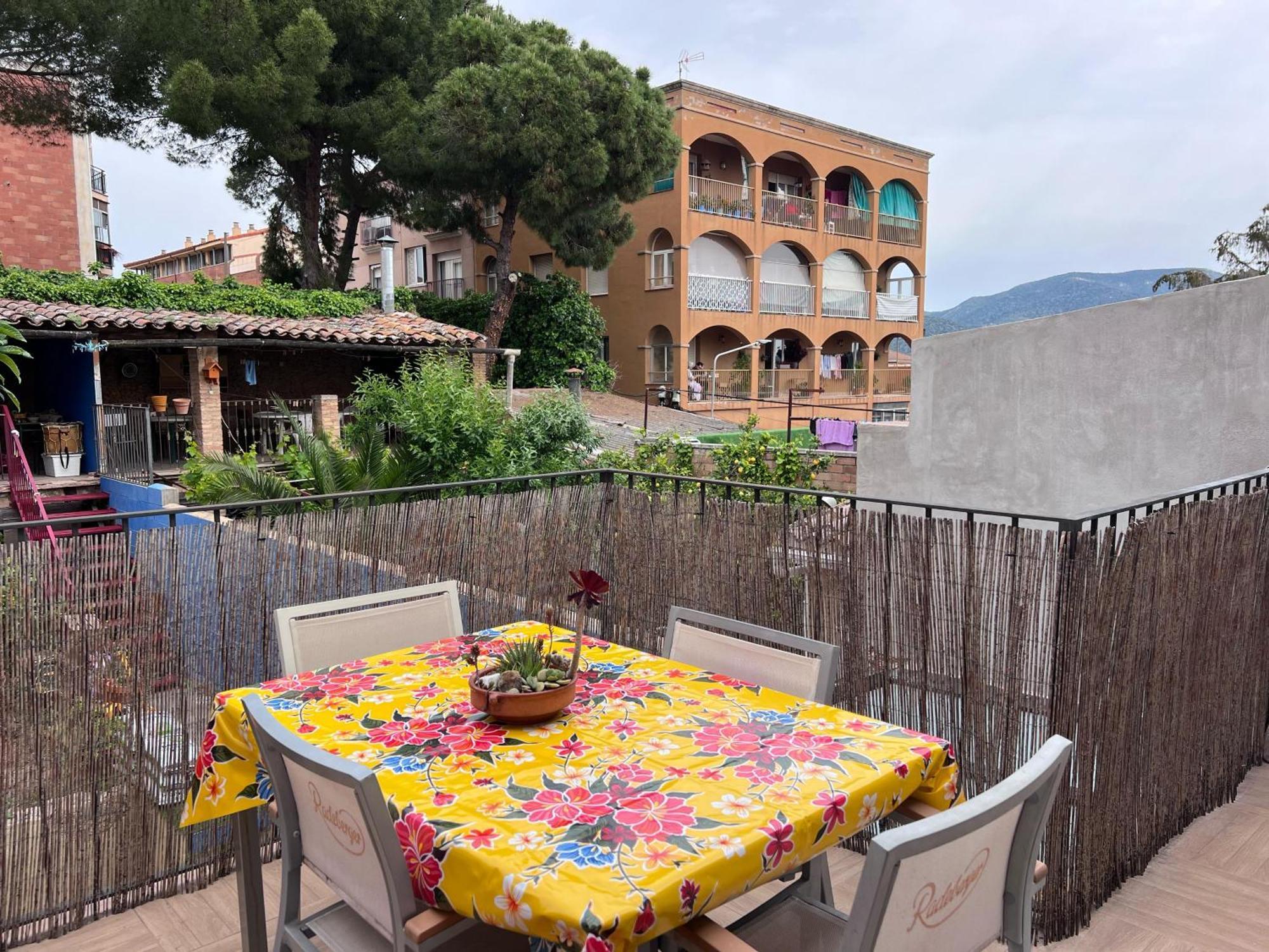 Alojamiento Con Encanto En Planta Superior Ideal Para Trabajo Y Escapadas Familiares En Montserrat Esparraguera Exterior photo